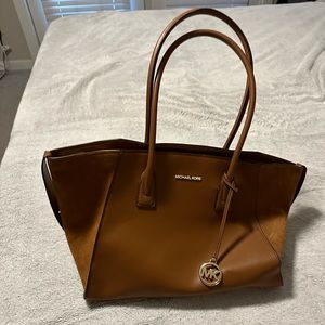 Michael Kors Avril Extra Large Tote